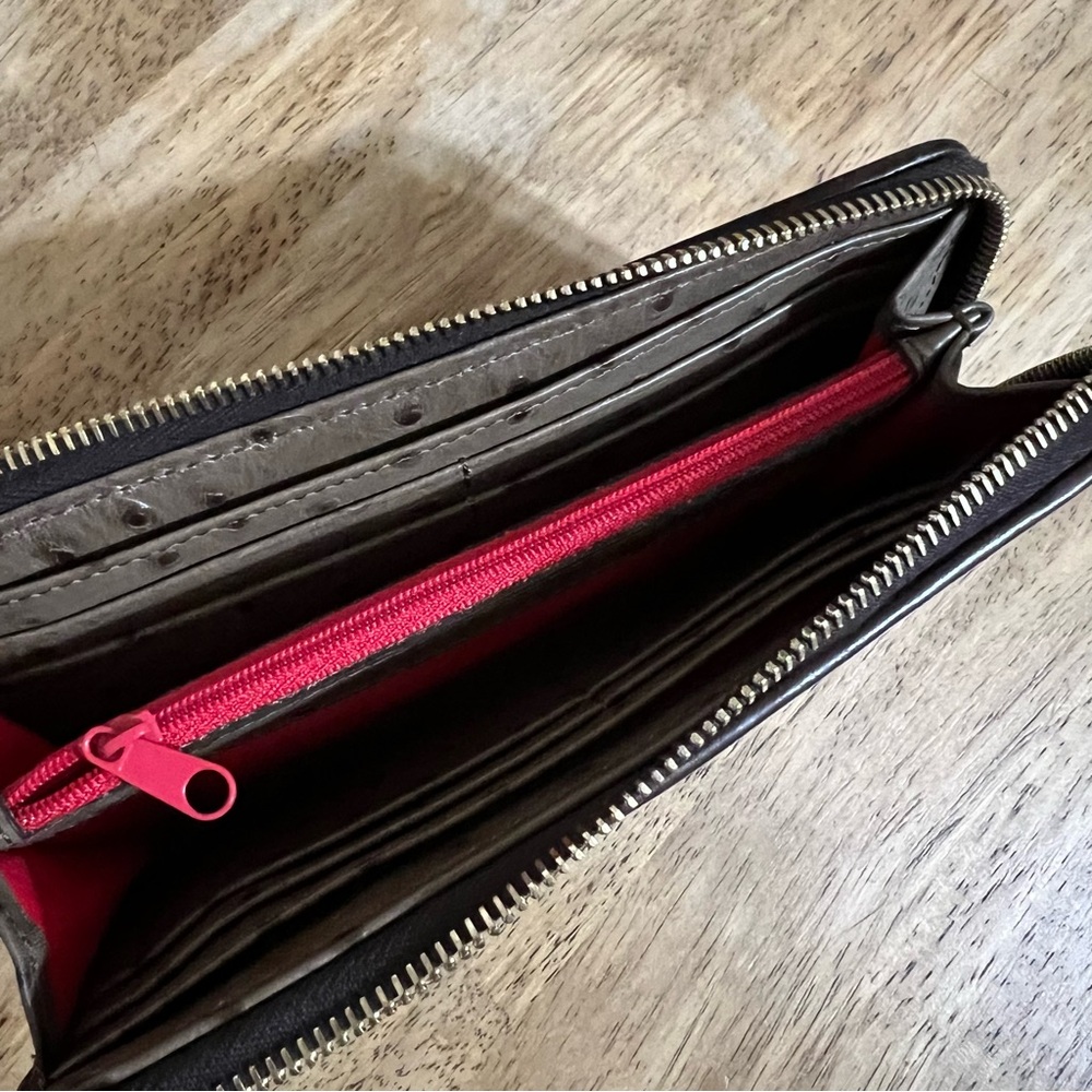 Dooney & Bourke Ostrich Embossed Leather Zip Around Wallet Brown Red Interior - Picture 3 of 6